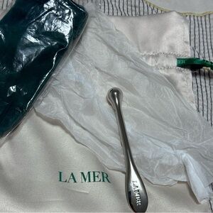 La Mer Silver Facial Massager with Dark Green Pouch